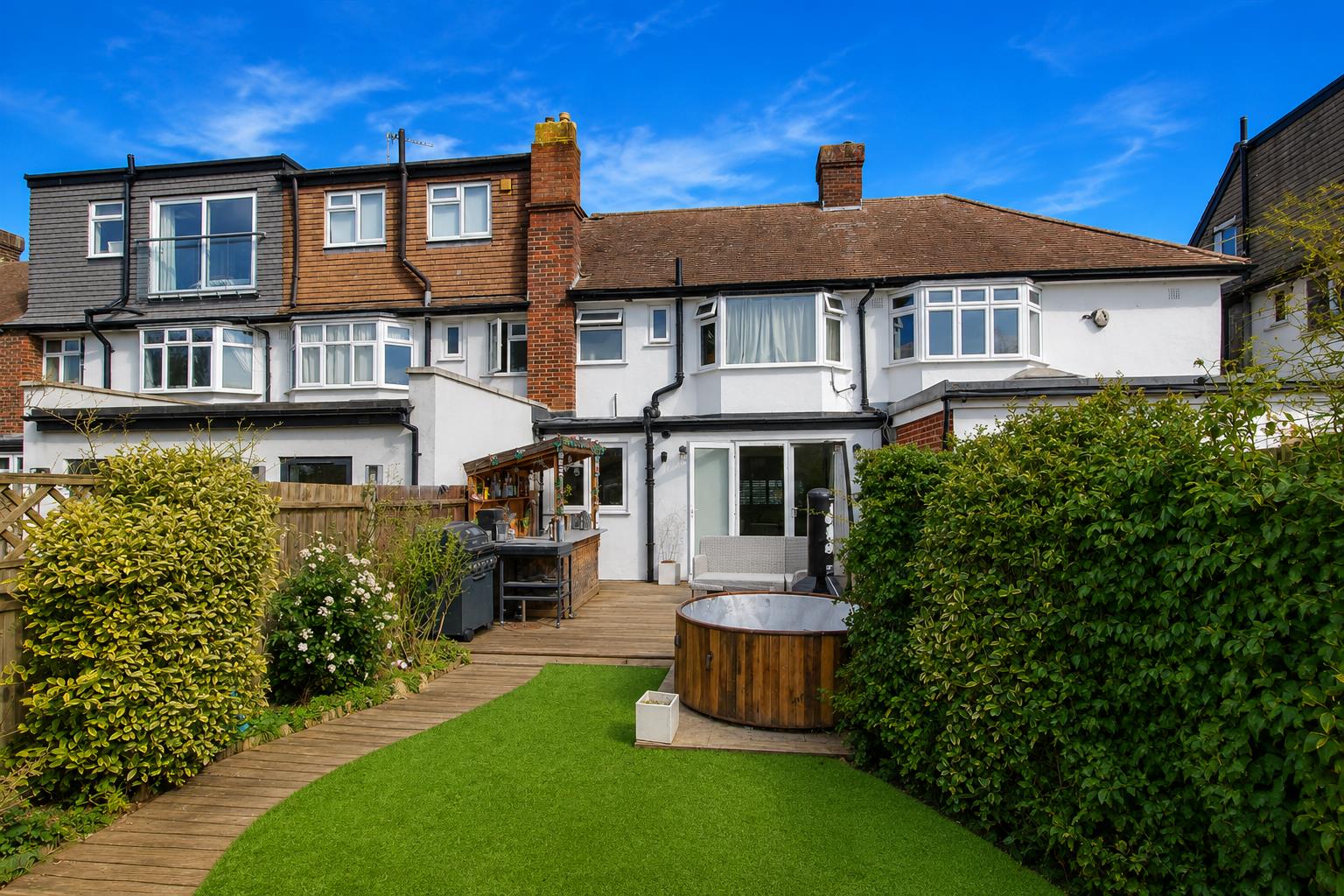 3 bed property in Cardinal Avenue, Morden